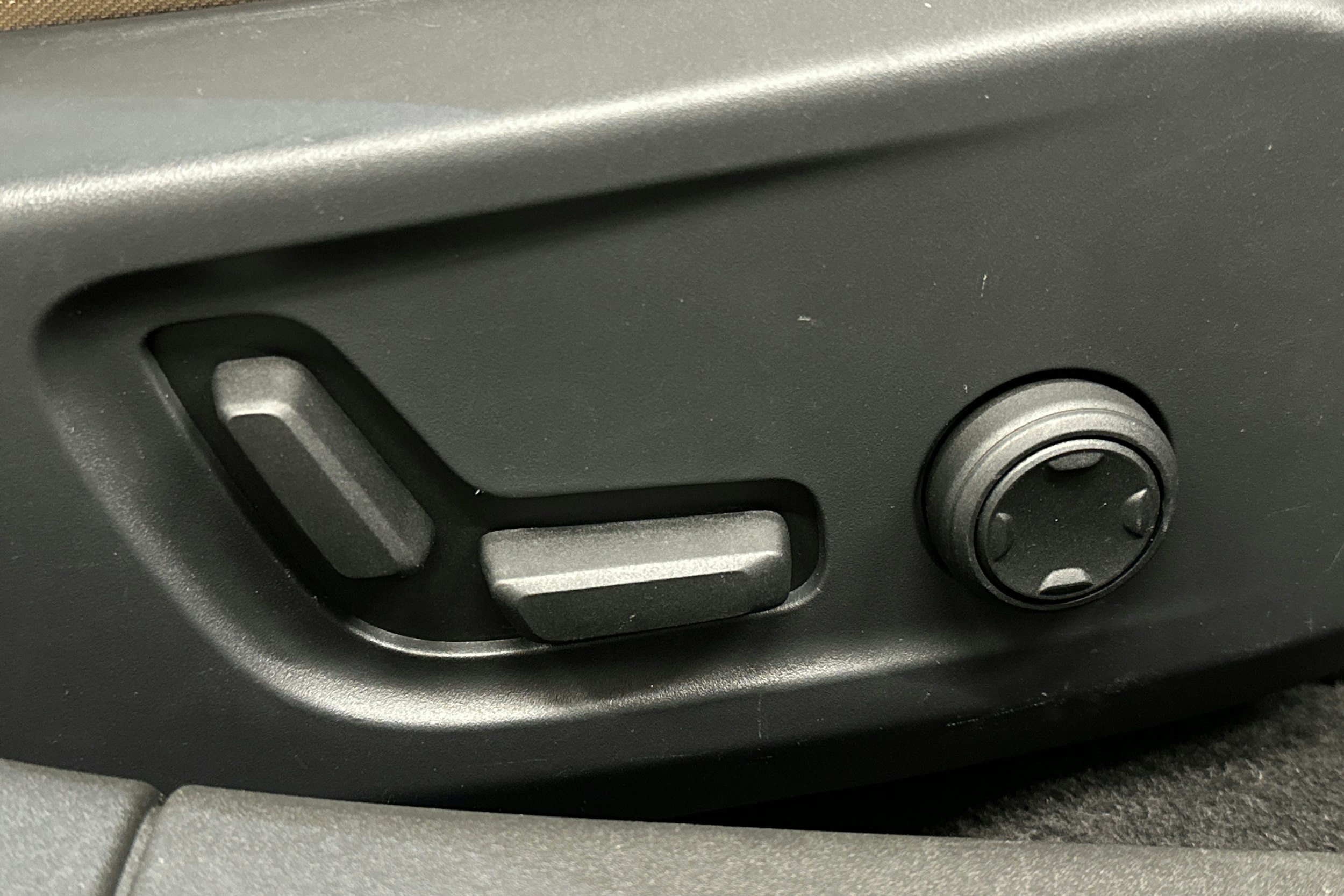 harmaa Polestar 2 2021 kuva 23.