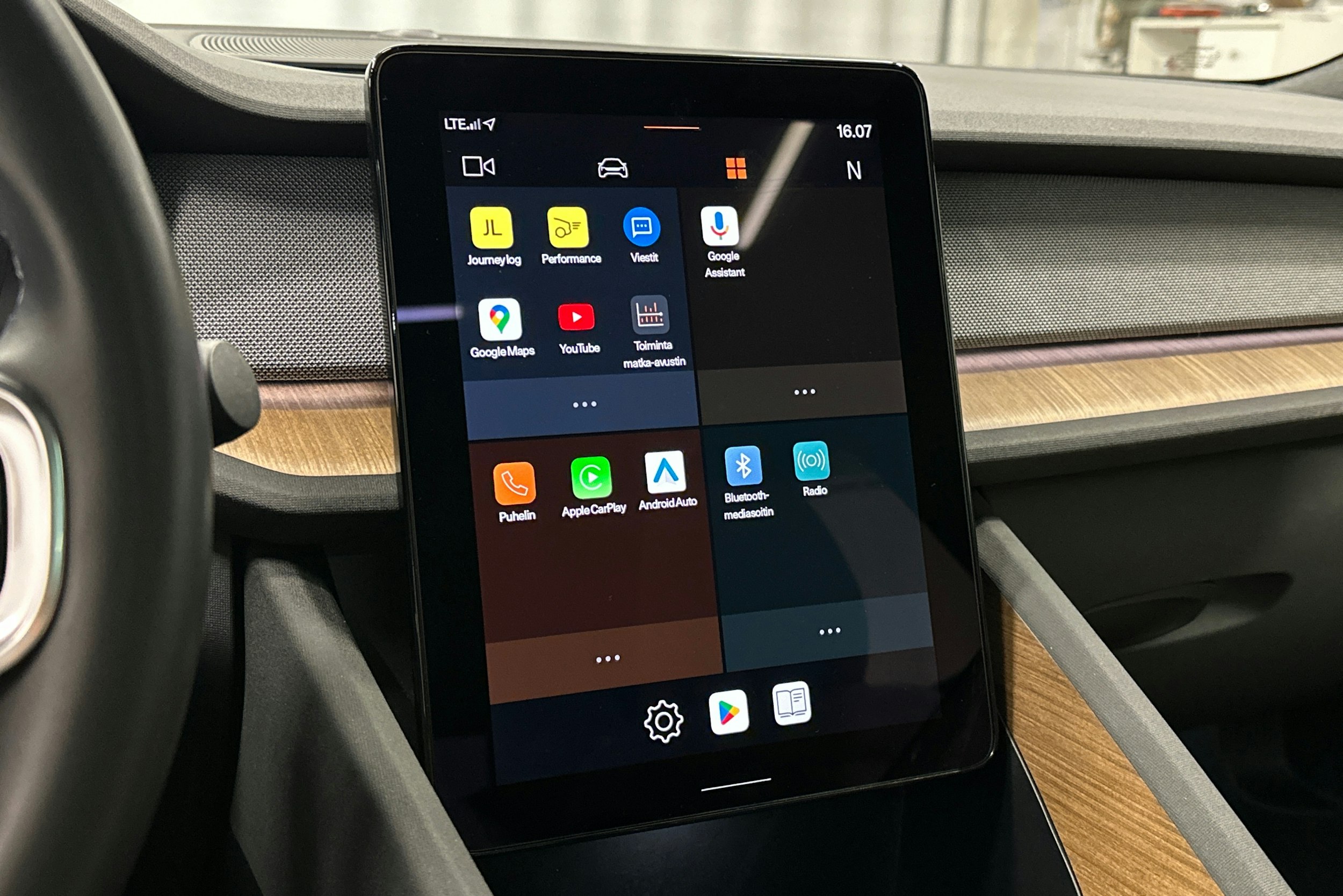 harmaa Polestar 2 2021 kuva 29.