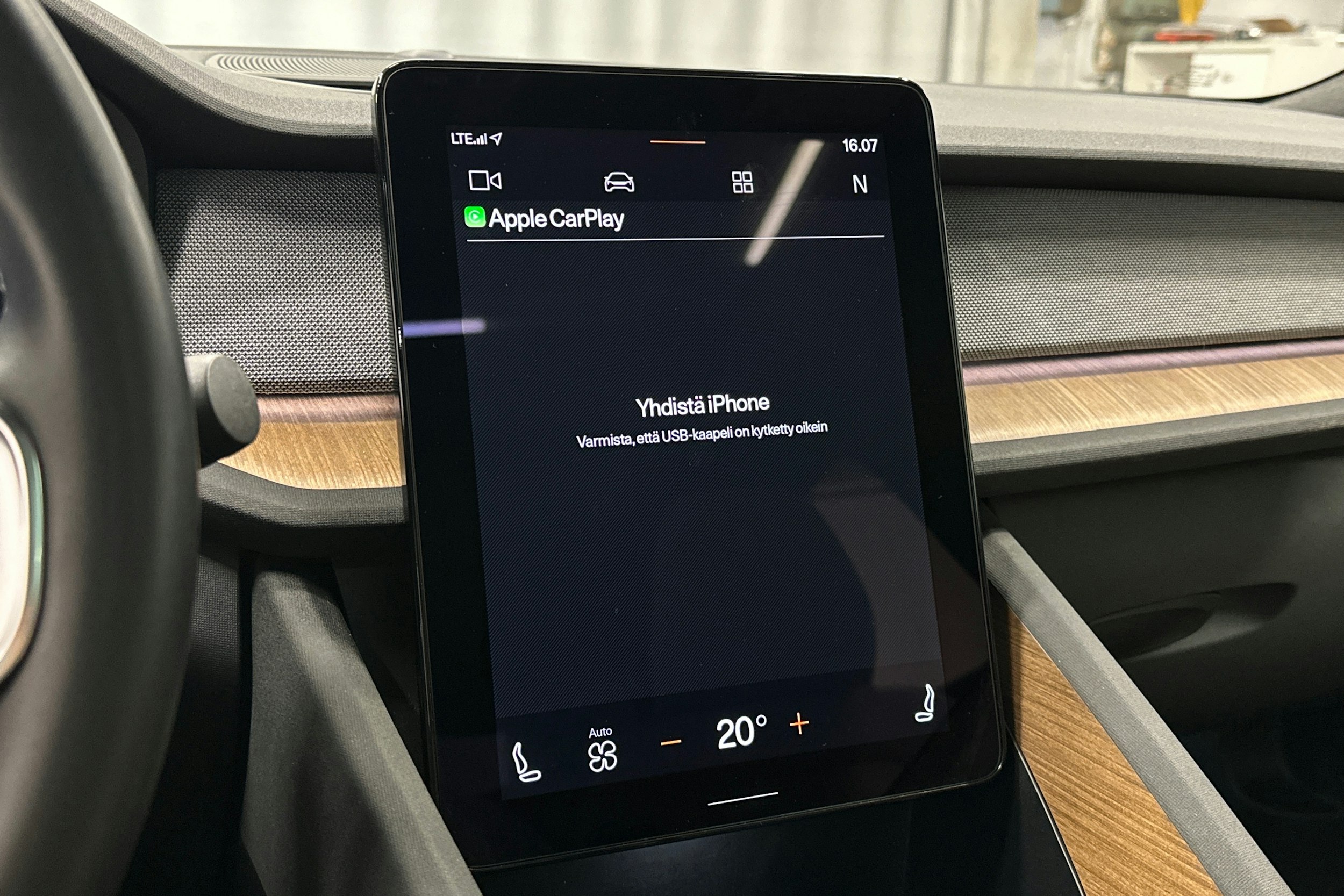 harmaa Polestar 2 2021 kuva 30.