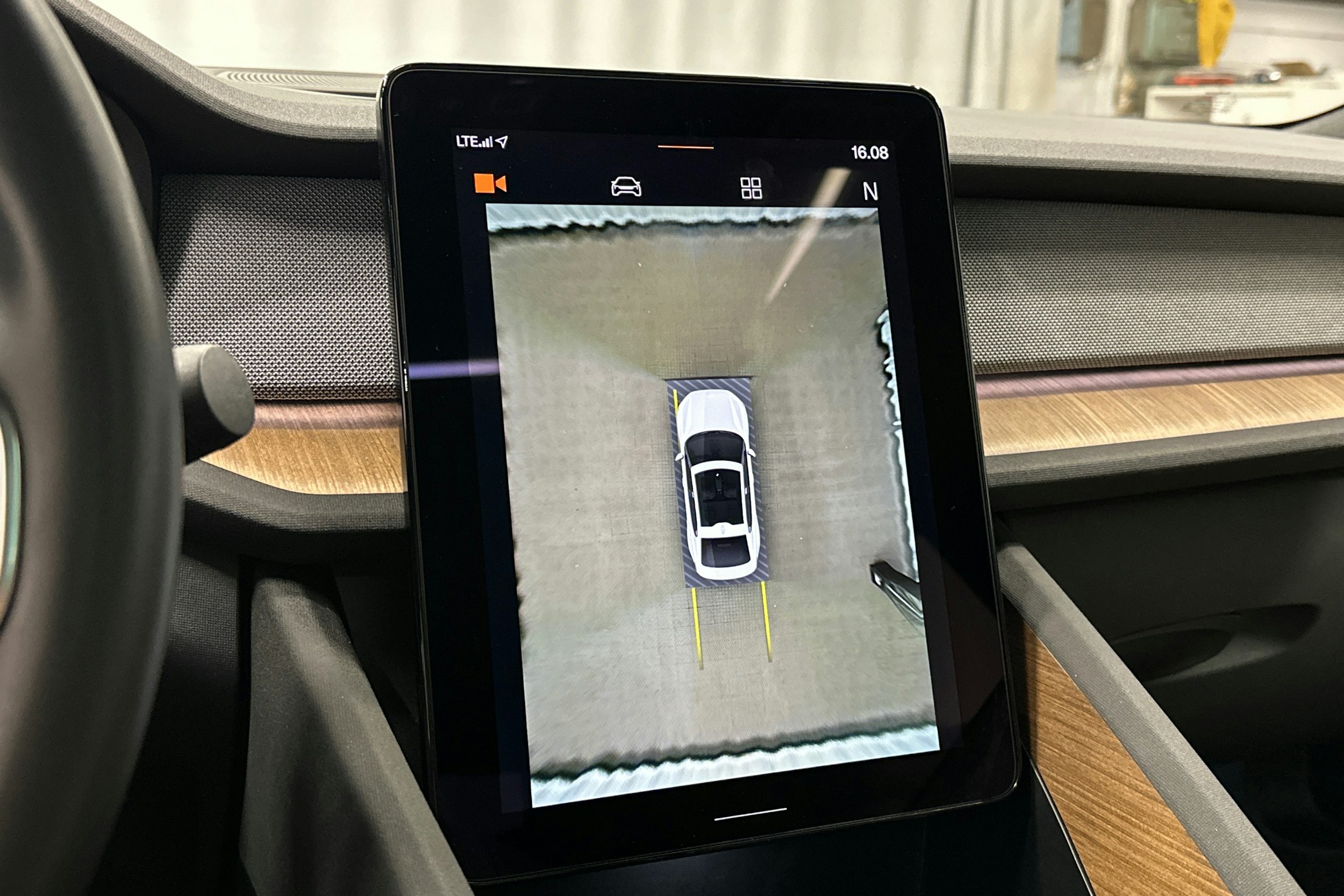 harmaa Polestar 2 2021 kuva 33.