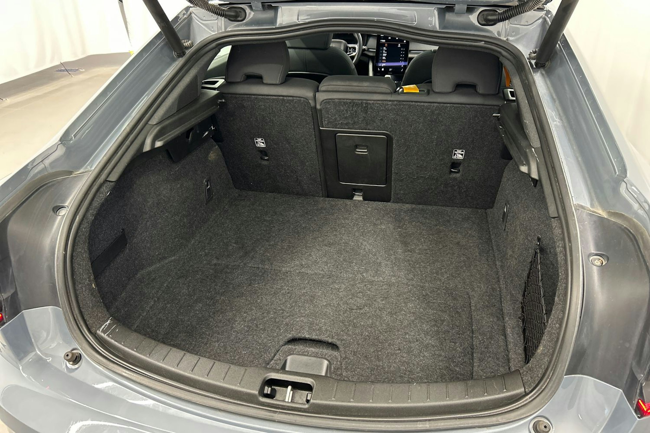 harmaa Polestar 2 2021 kuva 15.