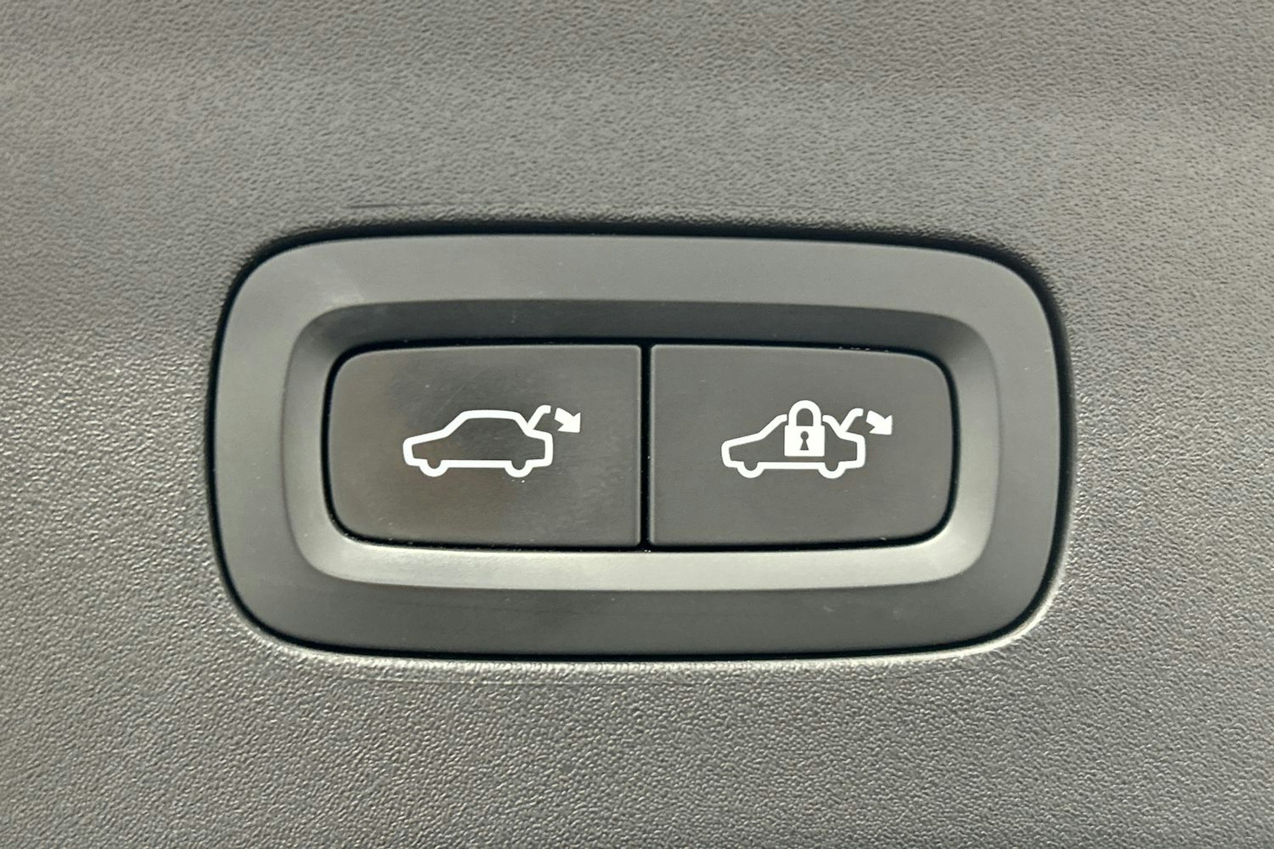 harmaa Polestar 2 2021 kuva 16.