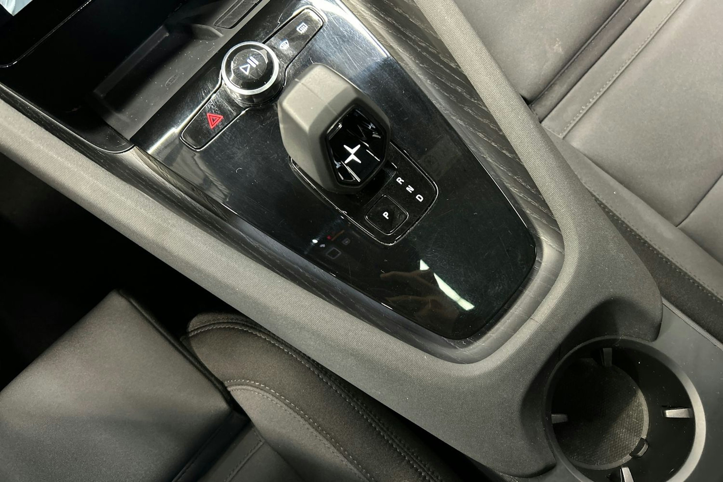 harmaa Polestar 2 2021 kuva 27.