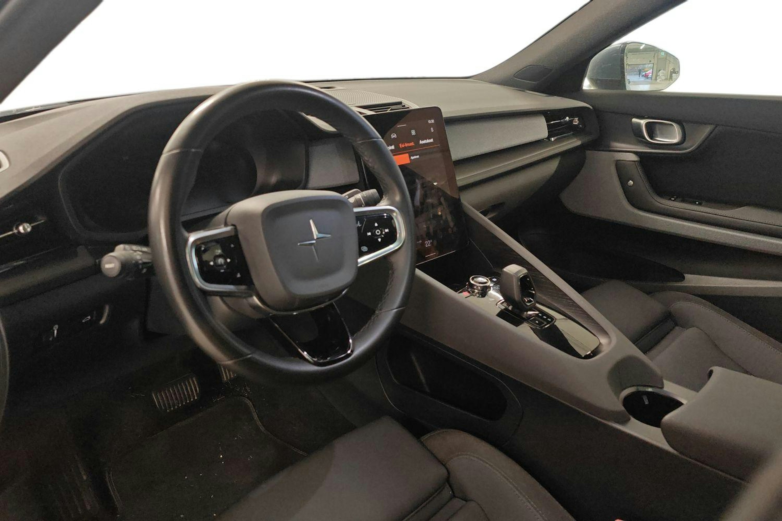 sininen Polestar 2 2021 kuva 3.