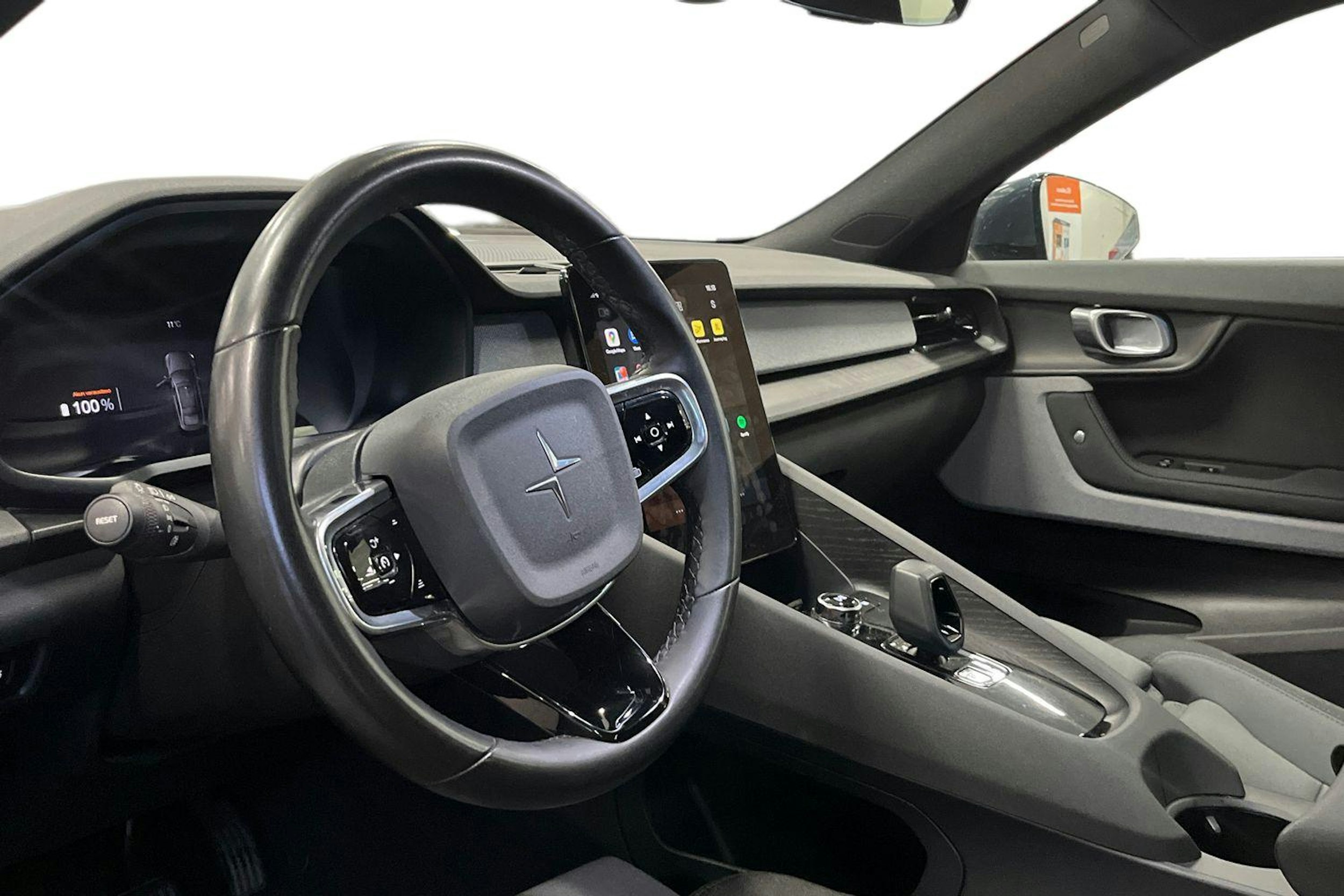 sininen Polestar 2 2021 kuva 7.