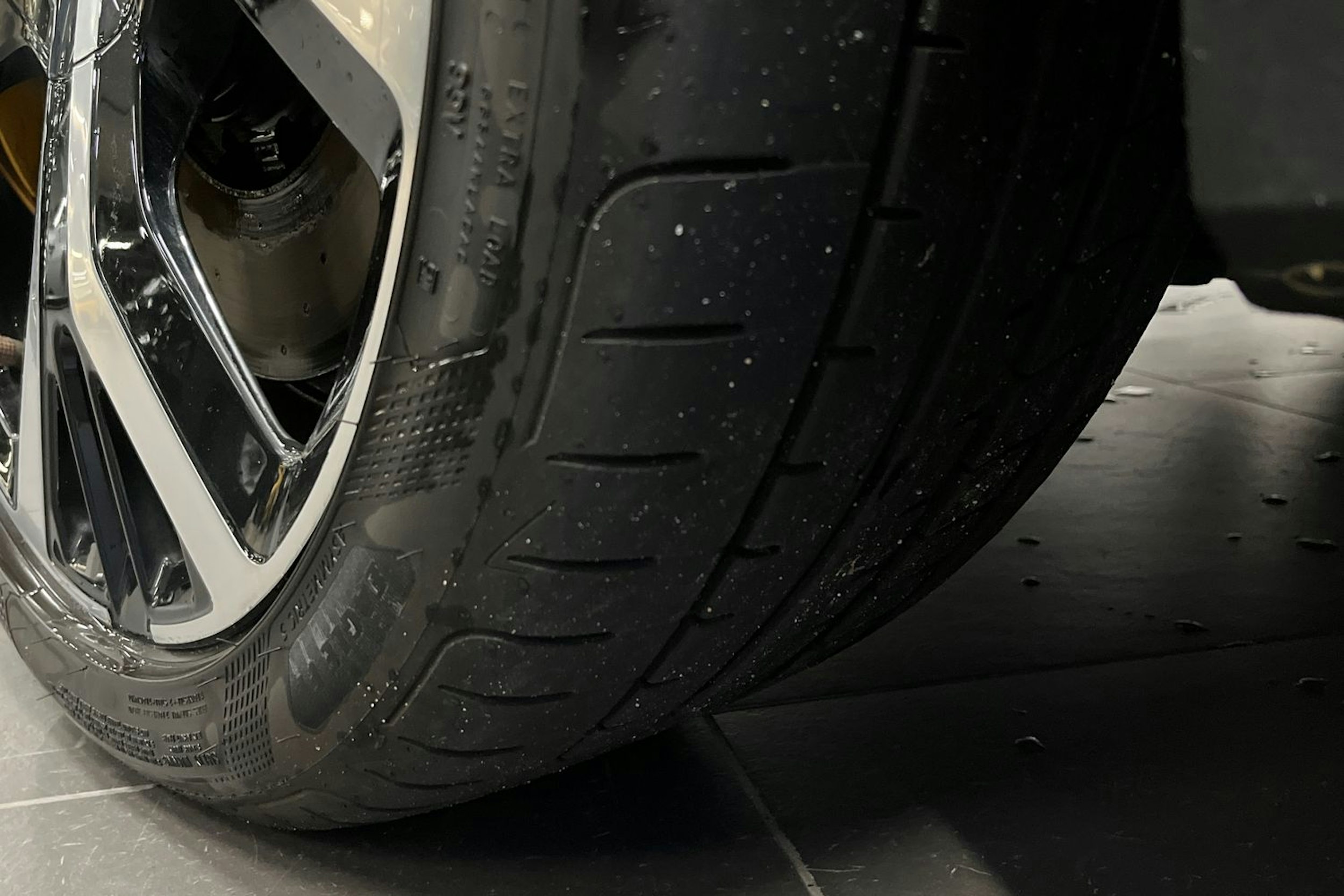 sininen Polestar 2 2021 kuva 13.