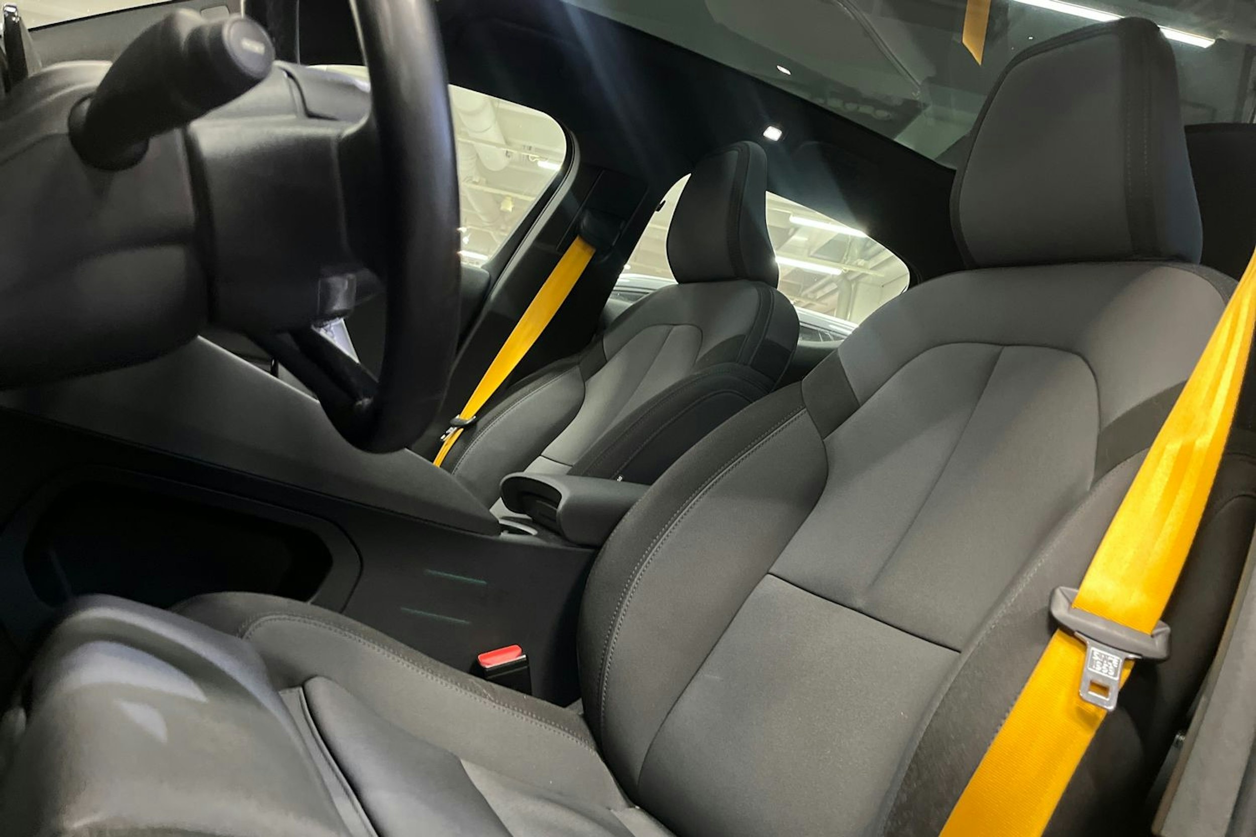 sininen Polestar 2 2021 kuva 14.