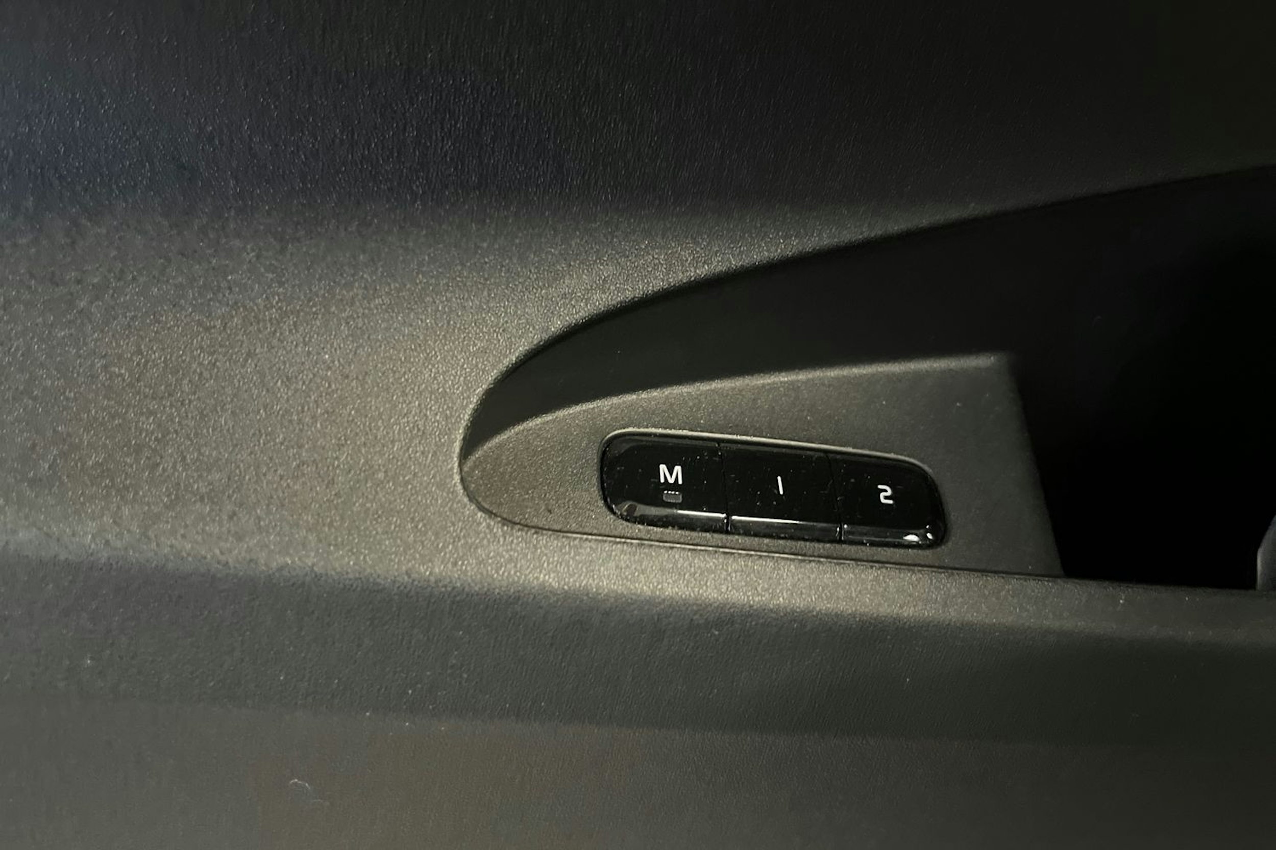 sininen Polestar 2 2021 kuva 15.