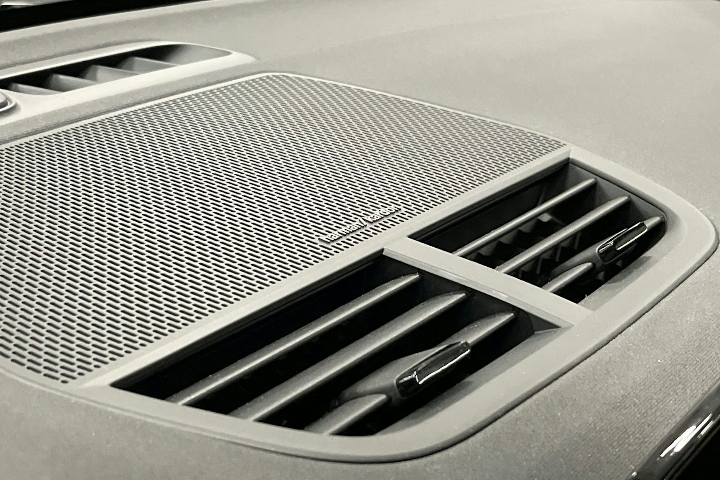 sininen Polestar 2 2021 kuva 16.