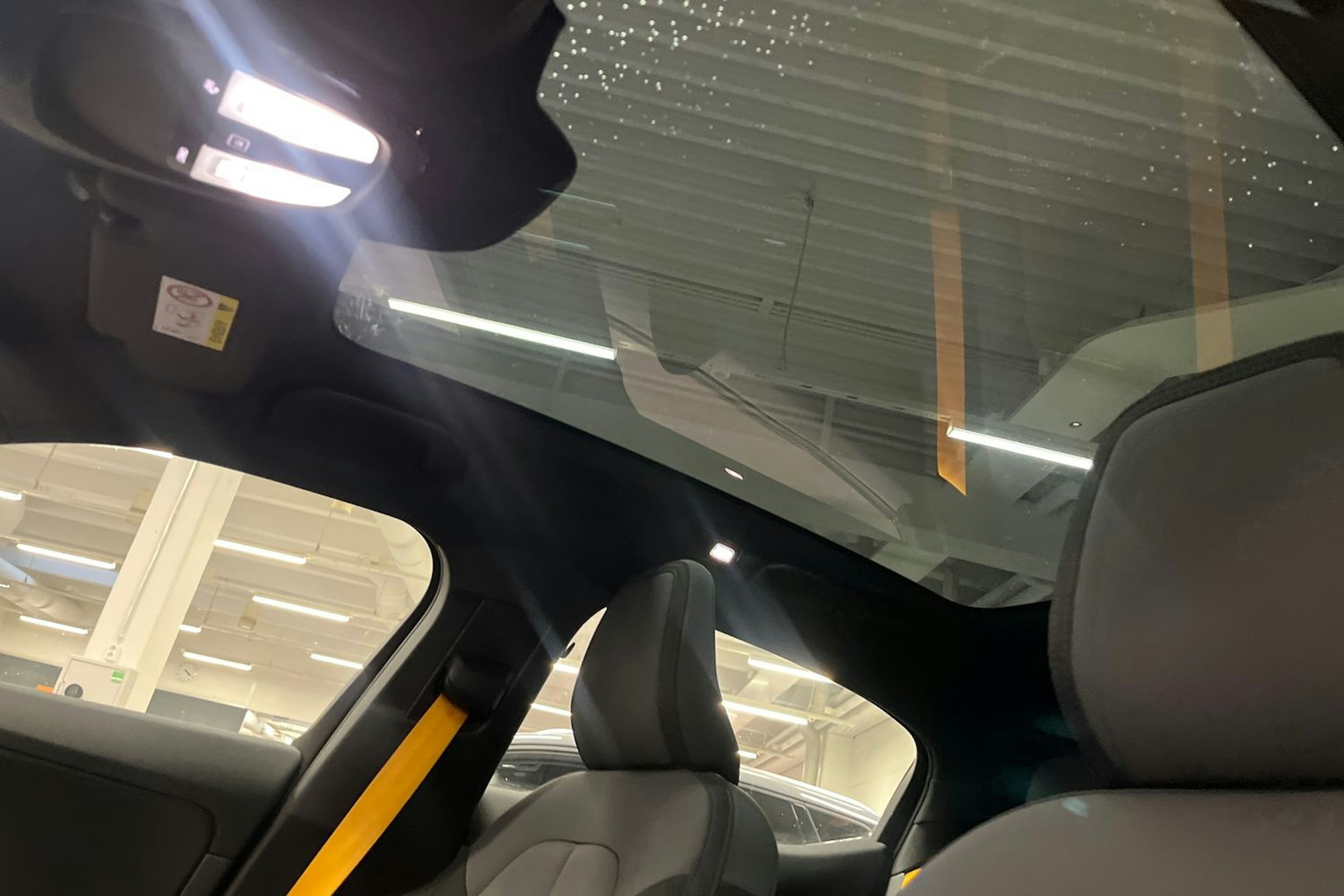 sininen Polestar 2 2021 kuva 17.