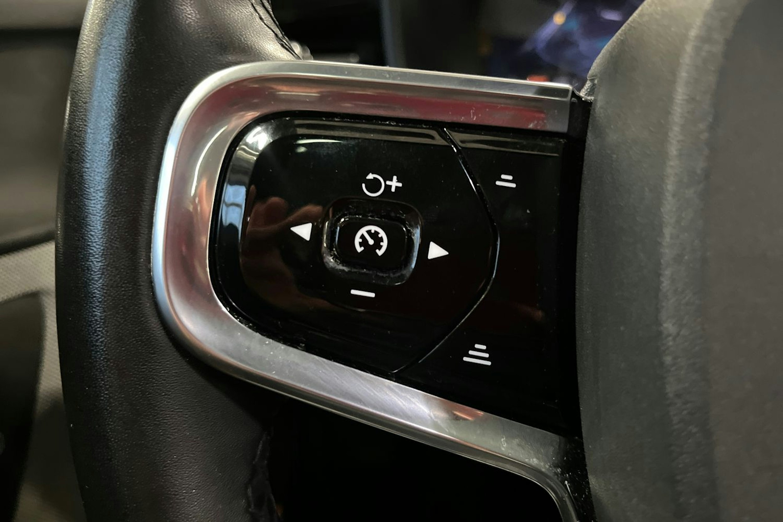 sininen Polestar 2 2021 kuva 20.