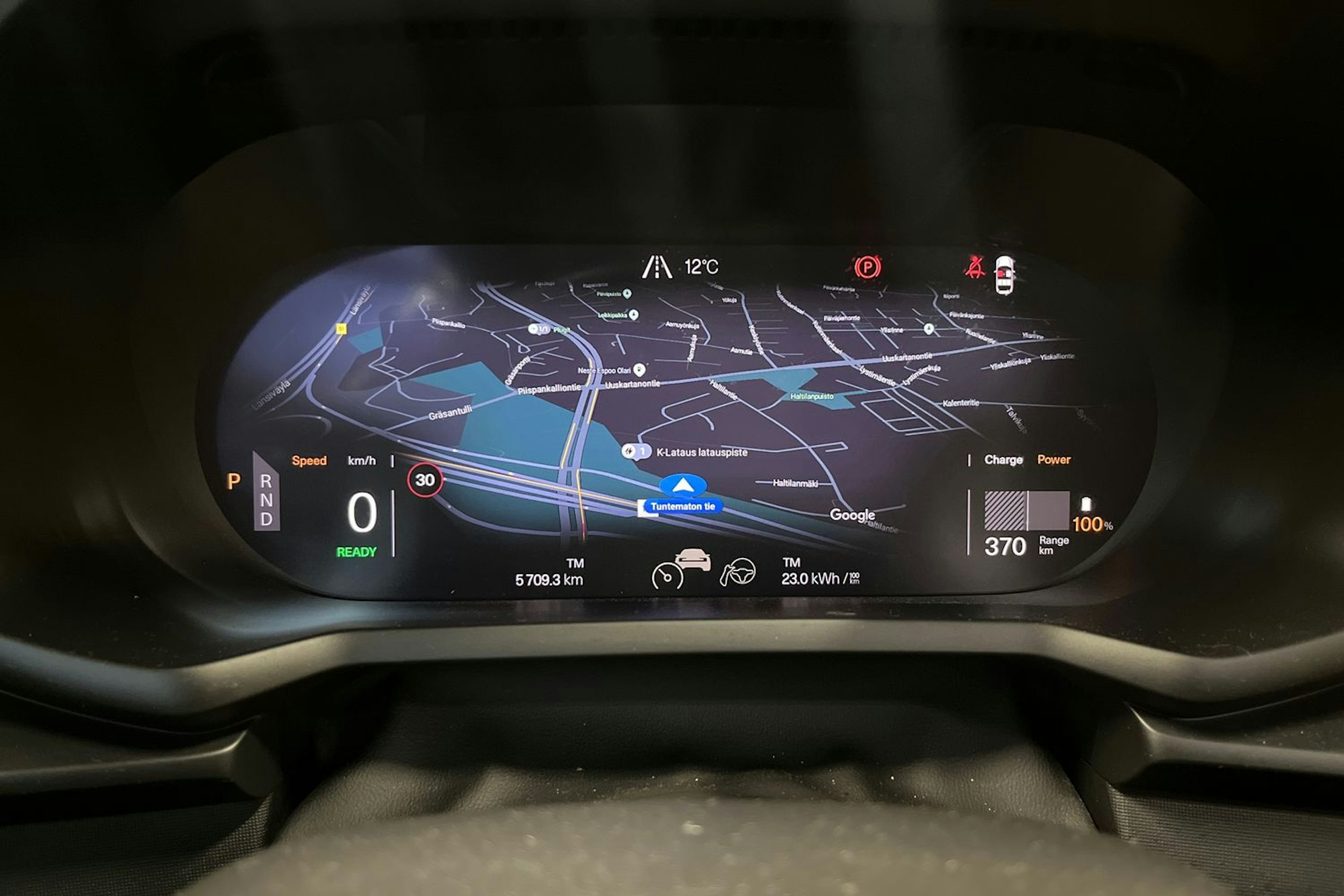 sininen Polestar 2 2021 kuva 21.