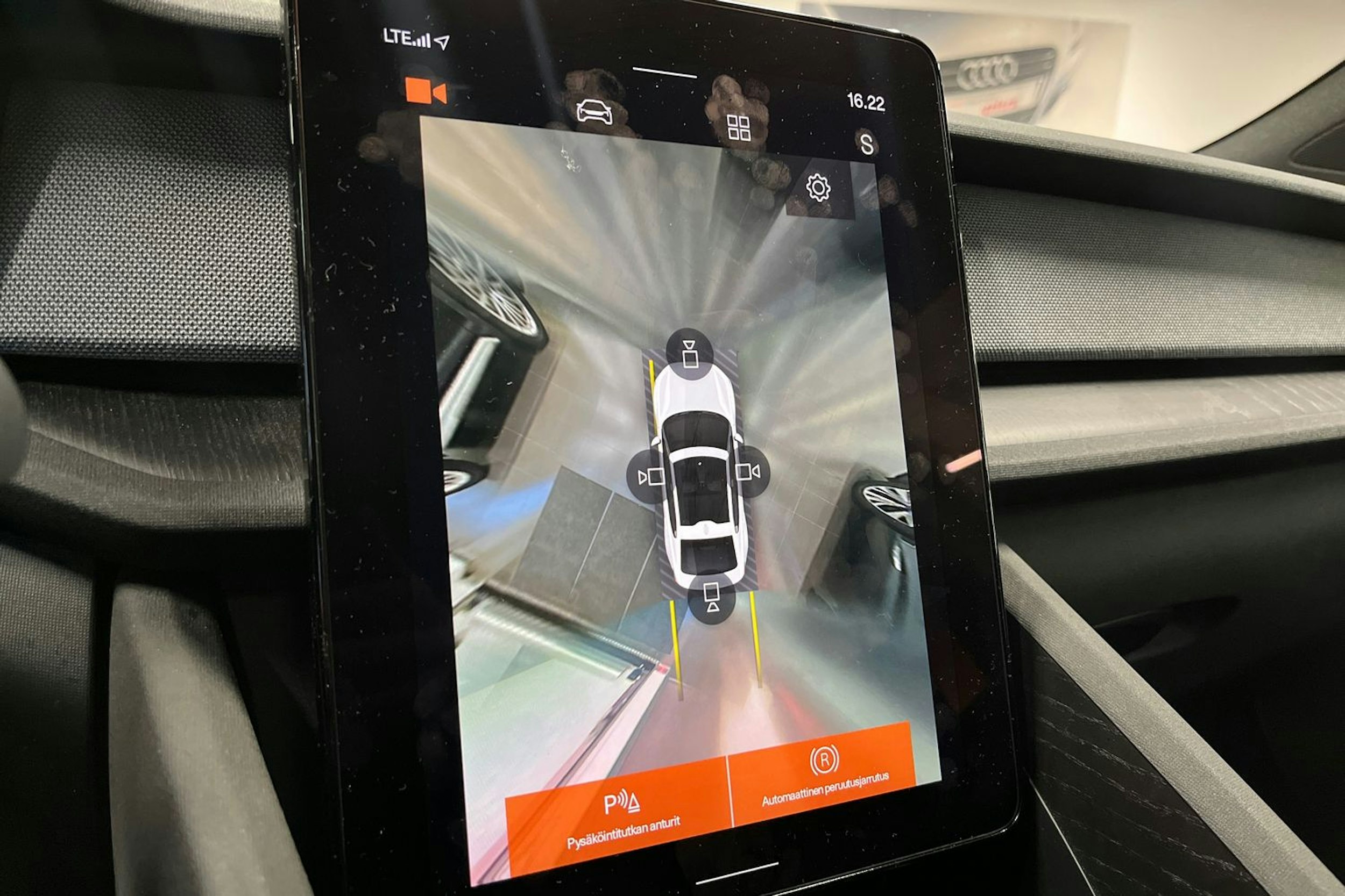 sininen Polestar 2 2021 kuva 22.