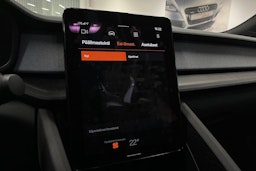 sininen Polestar 2 2021 kuva 24.