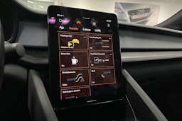 sininen Polestar 2 2021 kuva 25.