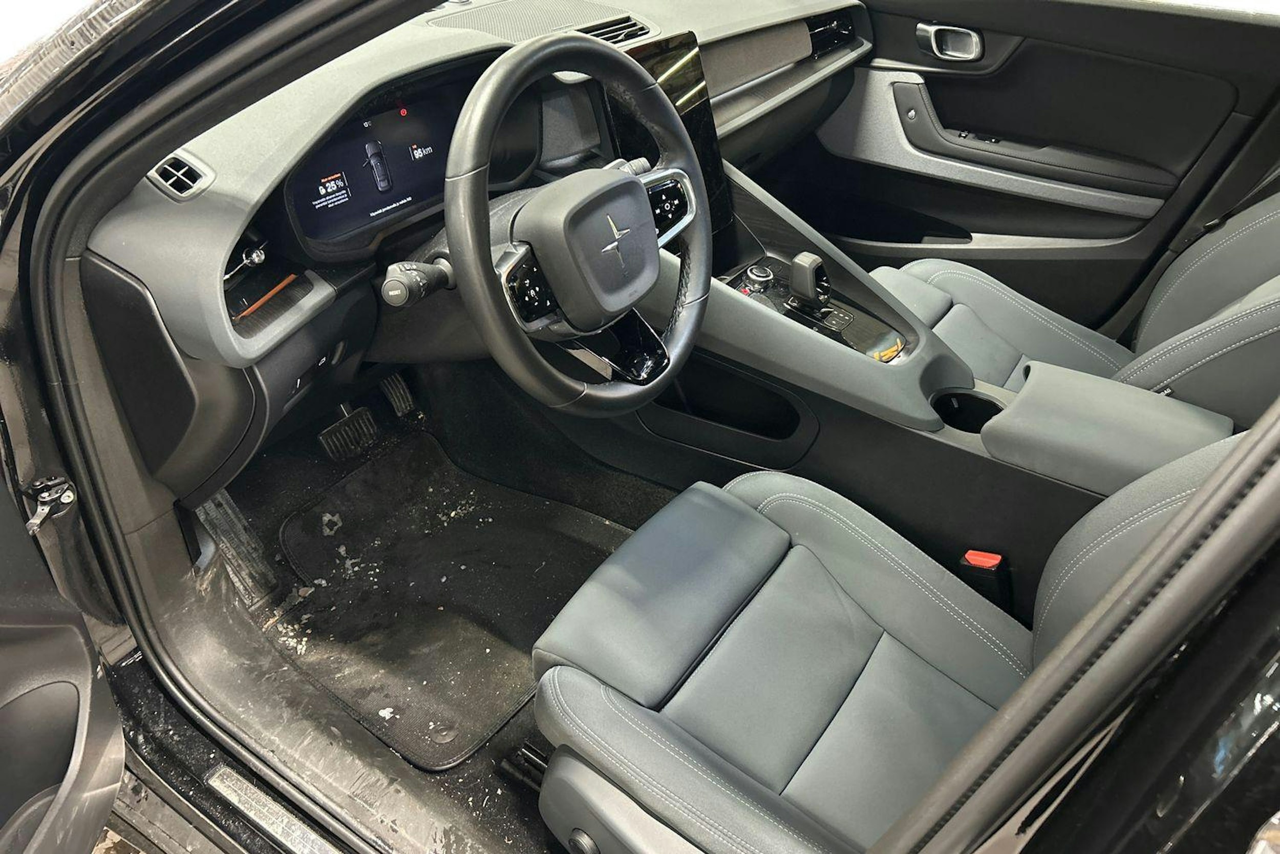 musta Polestar 2 2021 kuva 3.