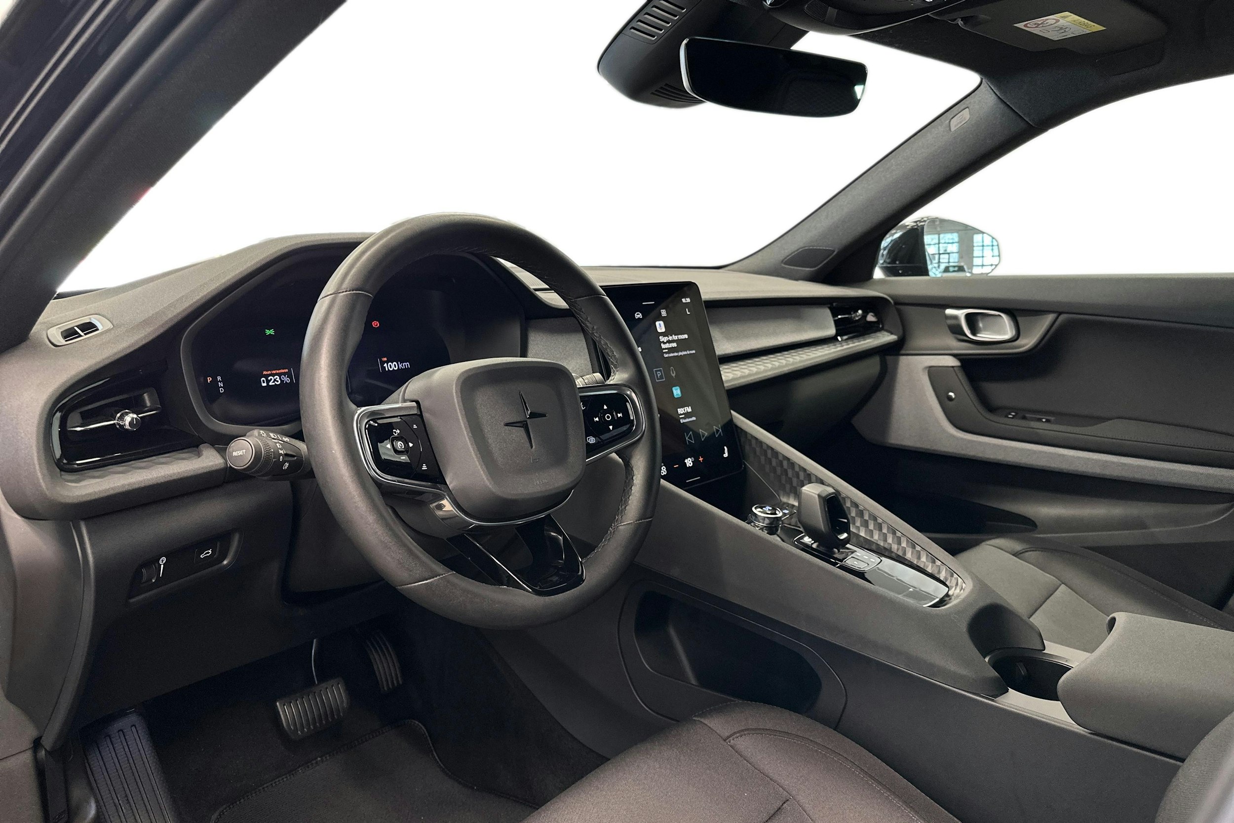 musta Polestar 2 2022 kuva 3.