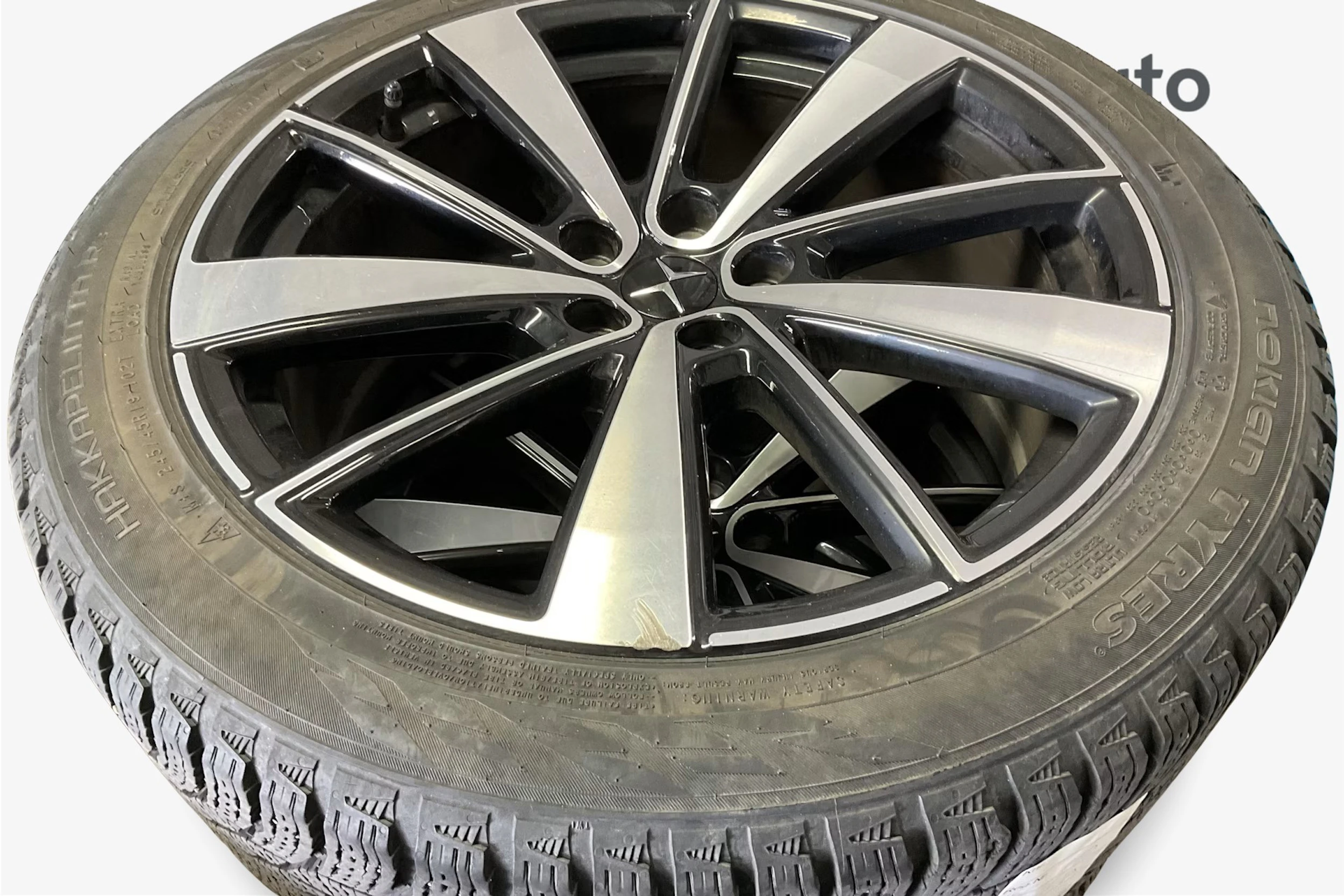 met. harmaa Polestar 2 2022 kuva 8.