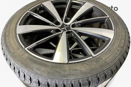 met. harmaa Polestar 2 2022 kuva 8.