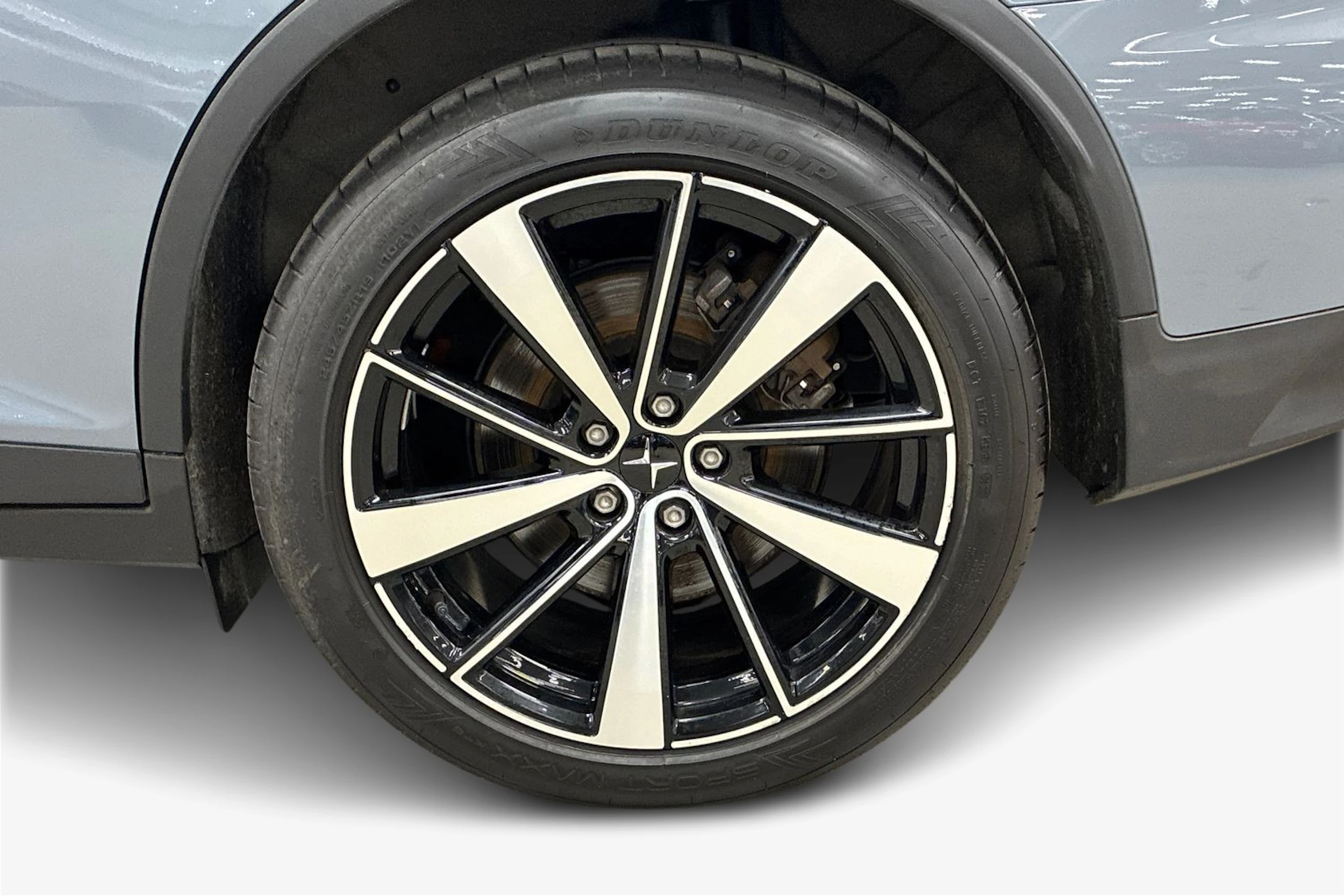 harmaa Polestar 2 2022 kuva 9.