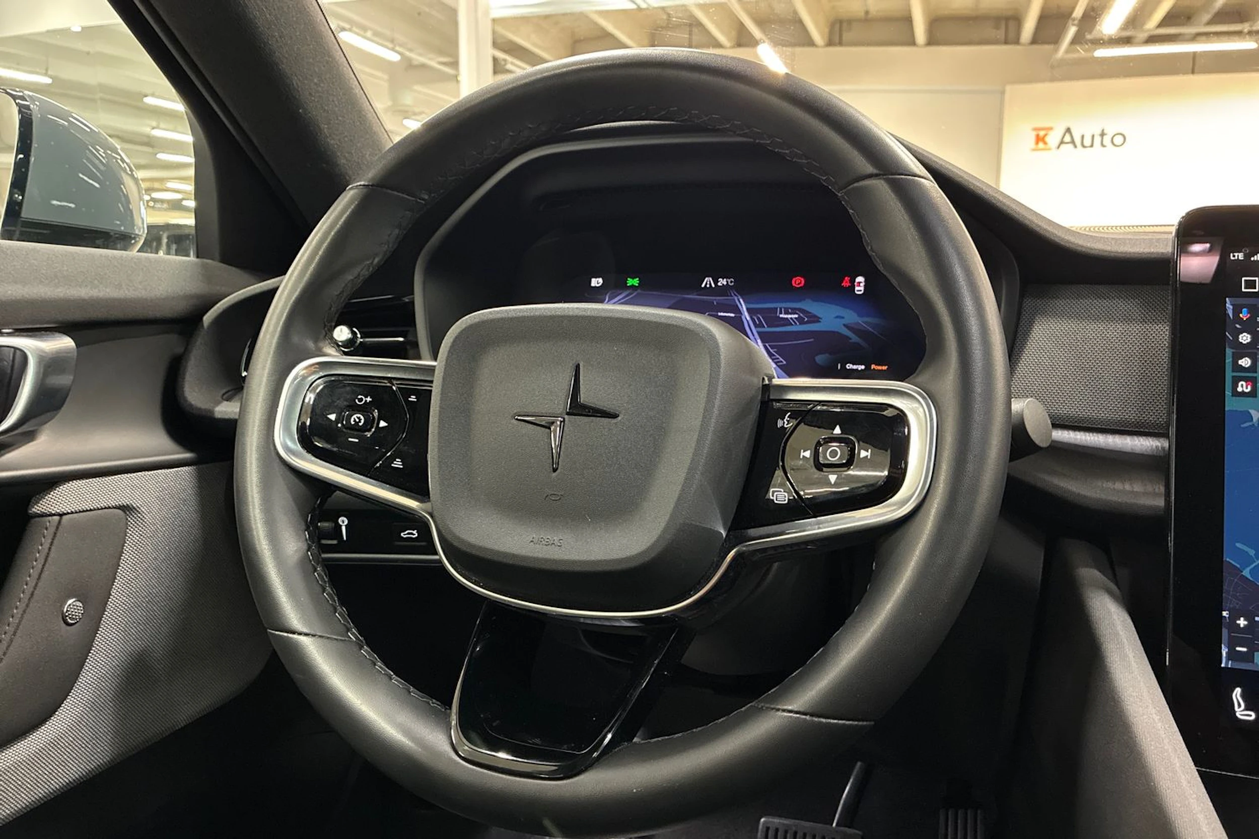 harmaa Polestar 2 2022 kuva 12.