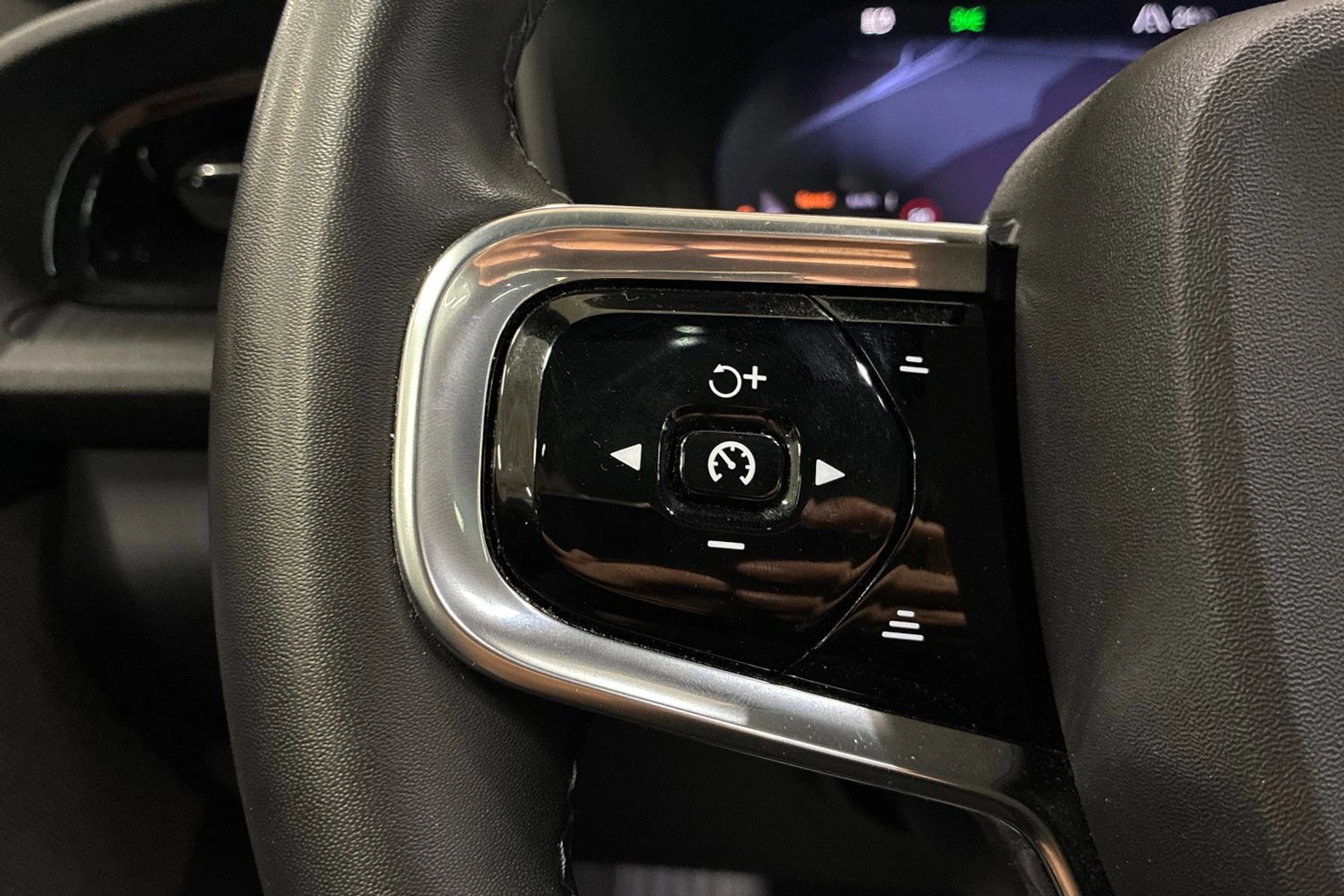 harmaa Polestar 2 2022 kuva 14.