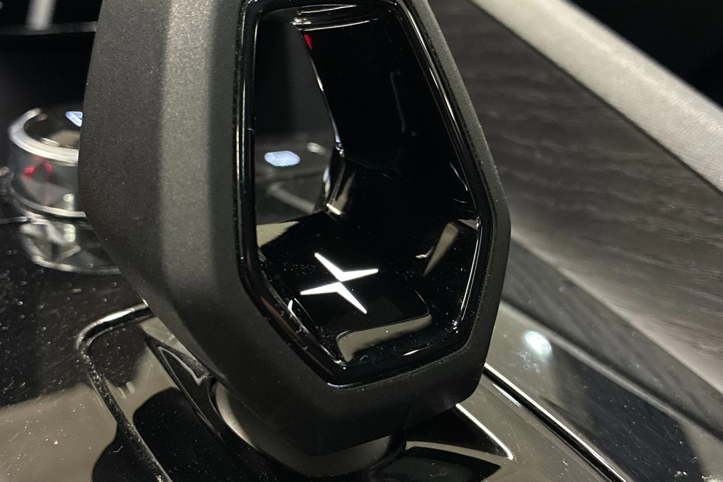 harmaa Polestar 2 2022 kuva 20.