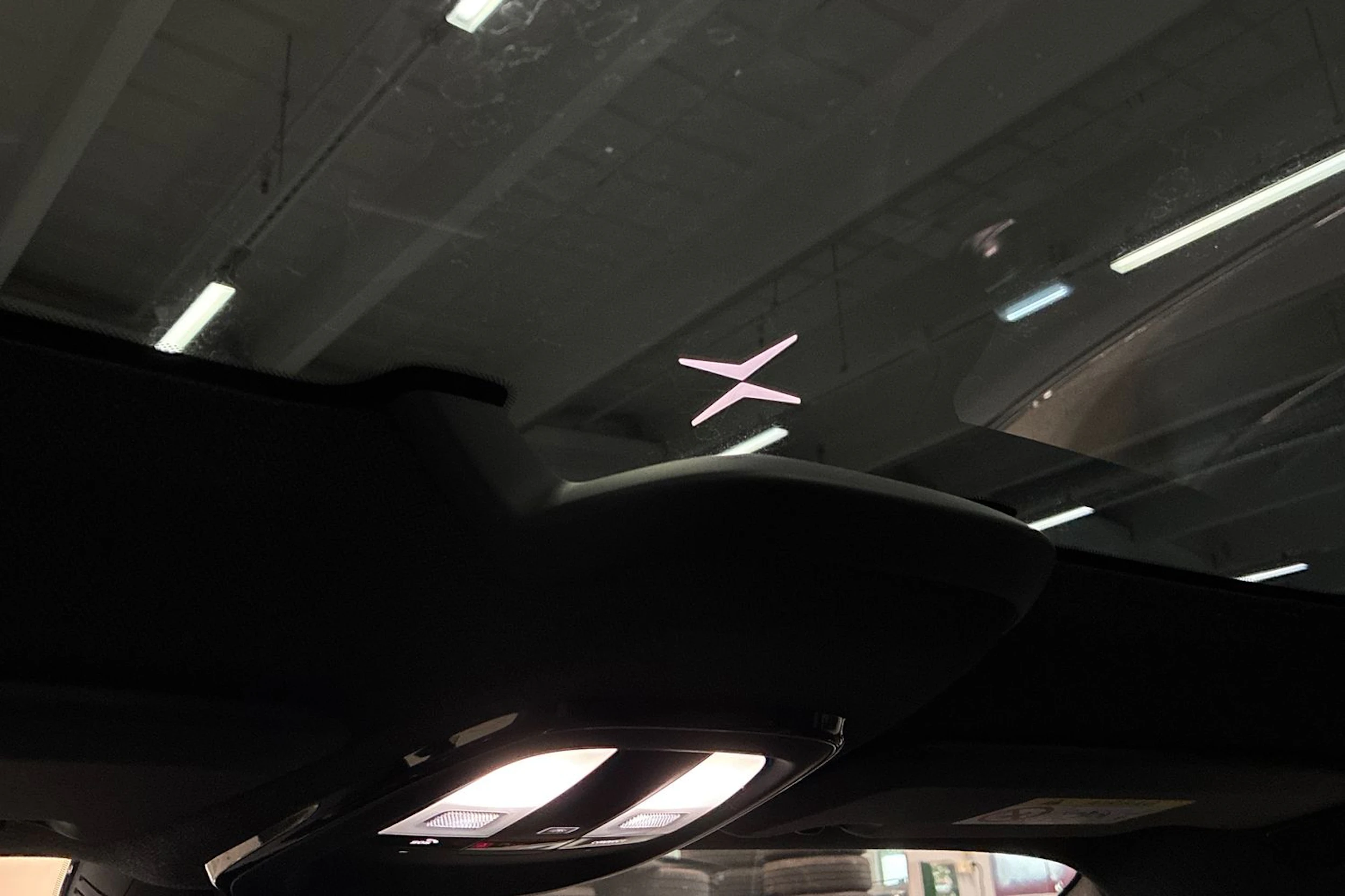 harmaa Polestar 2 2022 kuva 26.