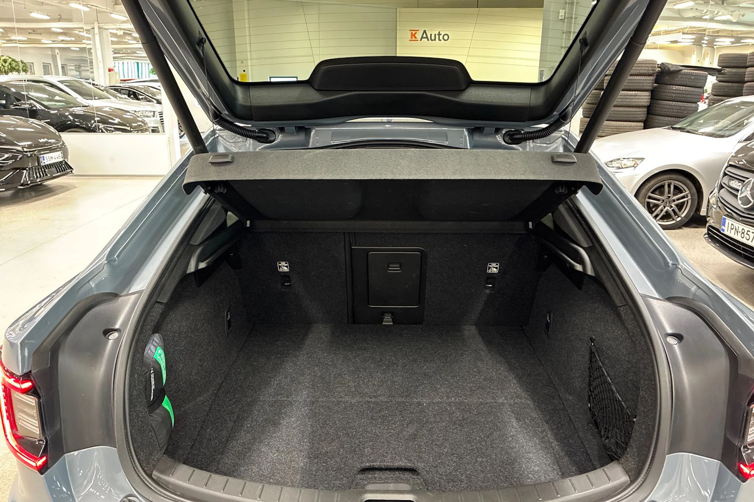 harmaa Polestar 2 2022 kuva 29.