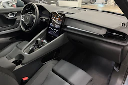 harmaa Polestar 2 2022 kuva 32.