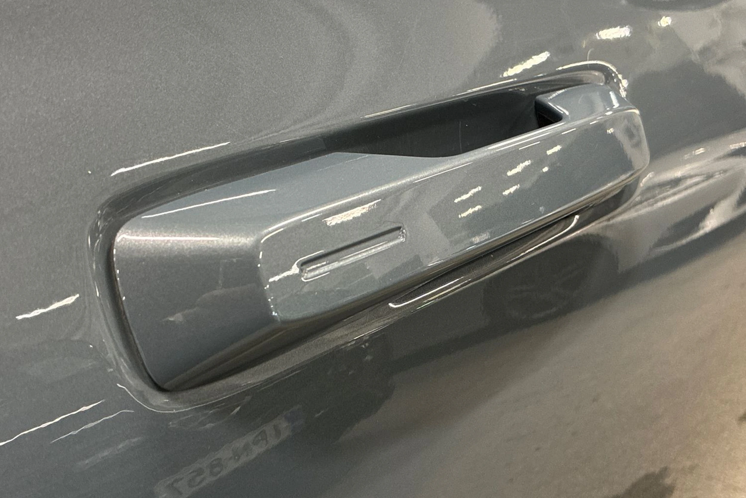 harmaa Polestar 2 2022 kuva 33.