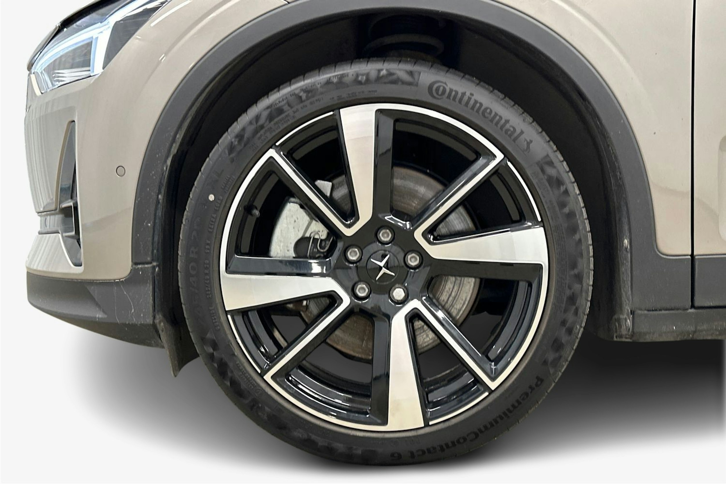 harmaa Polestar 2 2022 kuva 11.