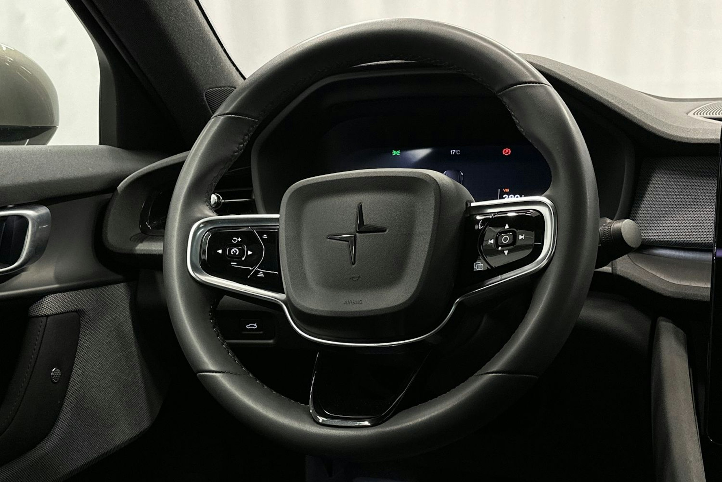 harmaa Polestar 2 2022 kuva 14.