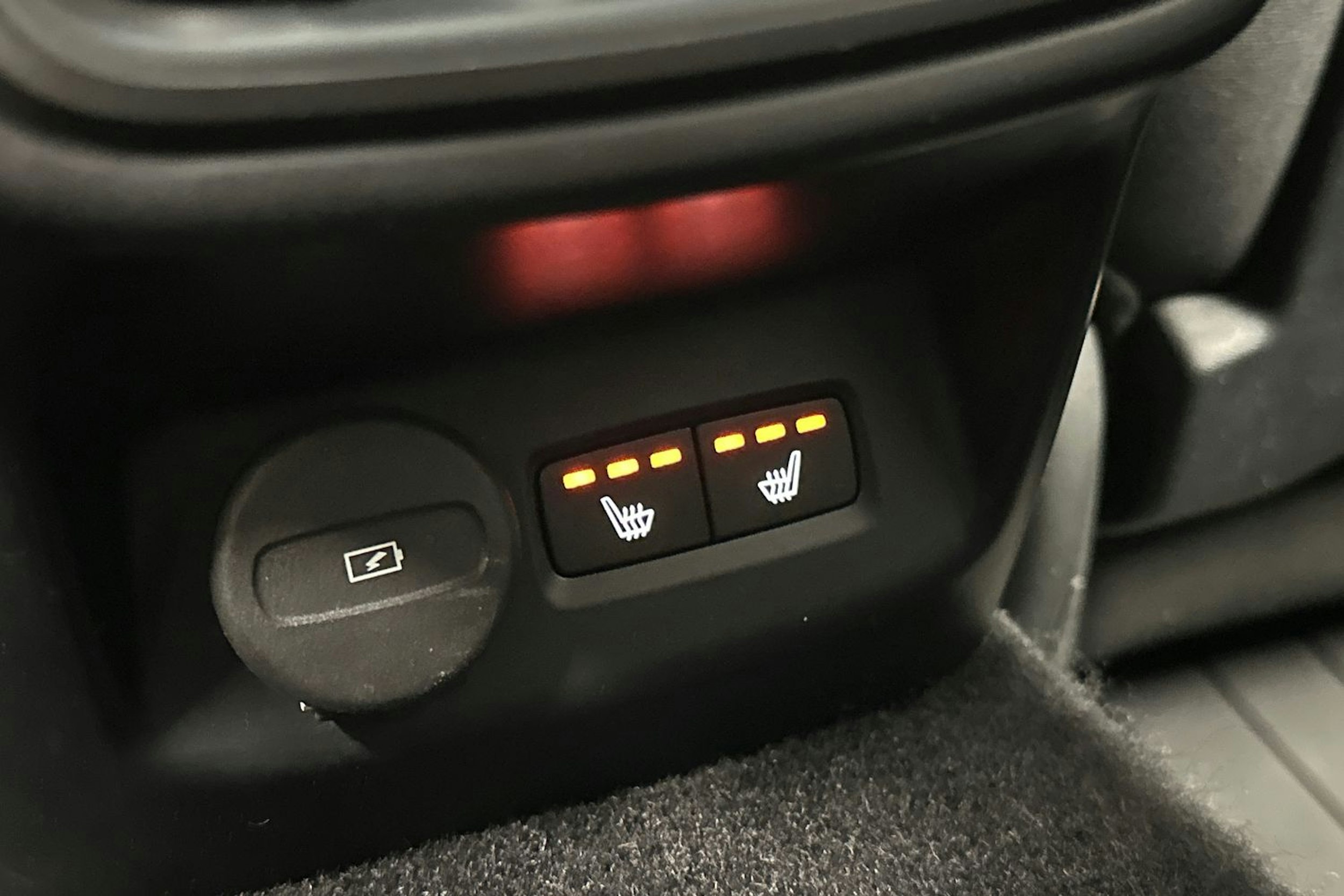 harmaa Polestar 2 2022 kuva 15.