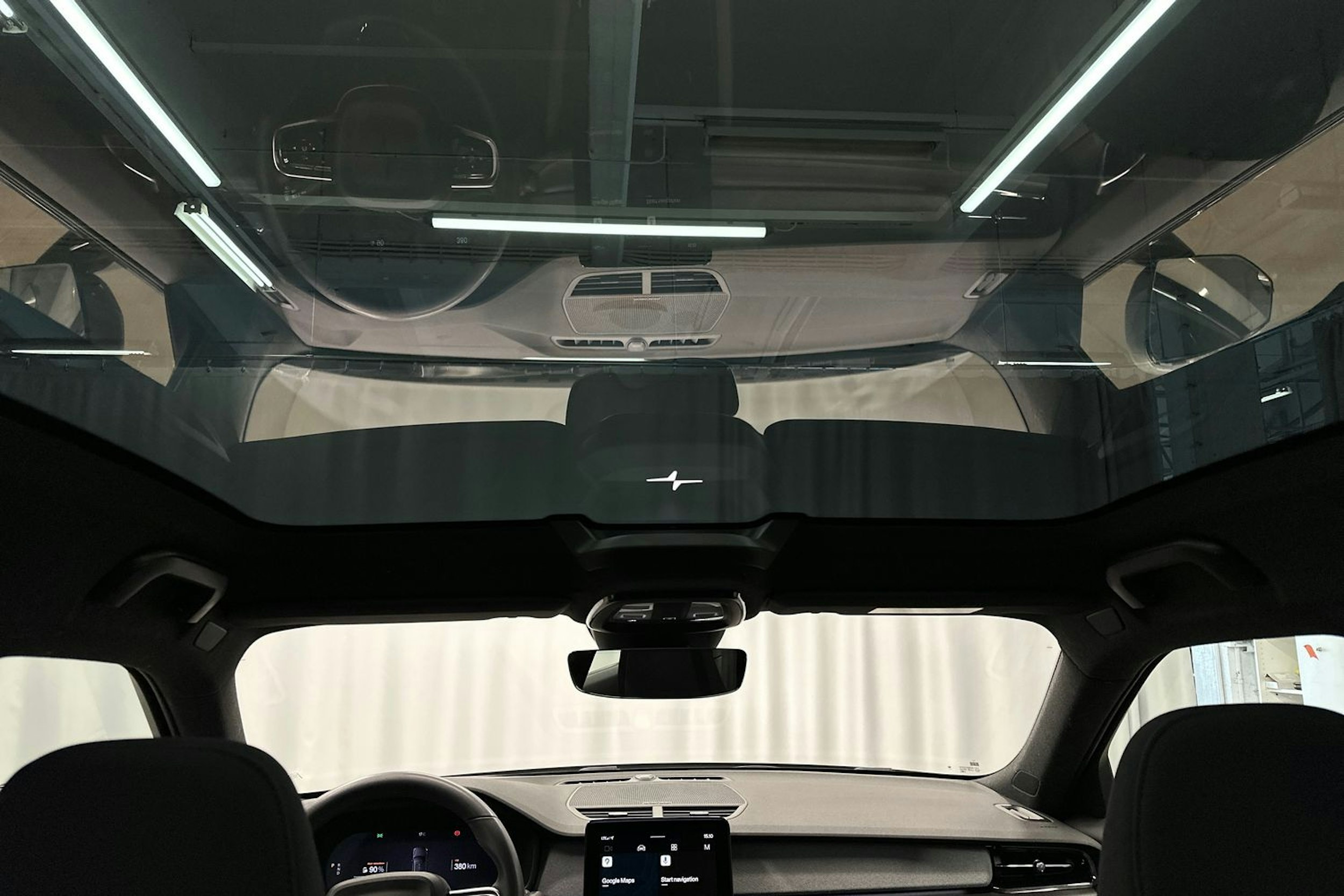 harmaa Polestar 2 2022 kuva 16.