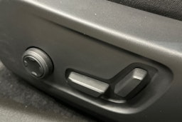 harmaa Polestar 2 2022 kuva 21.