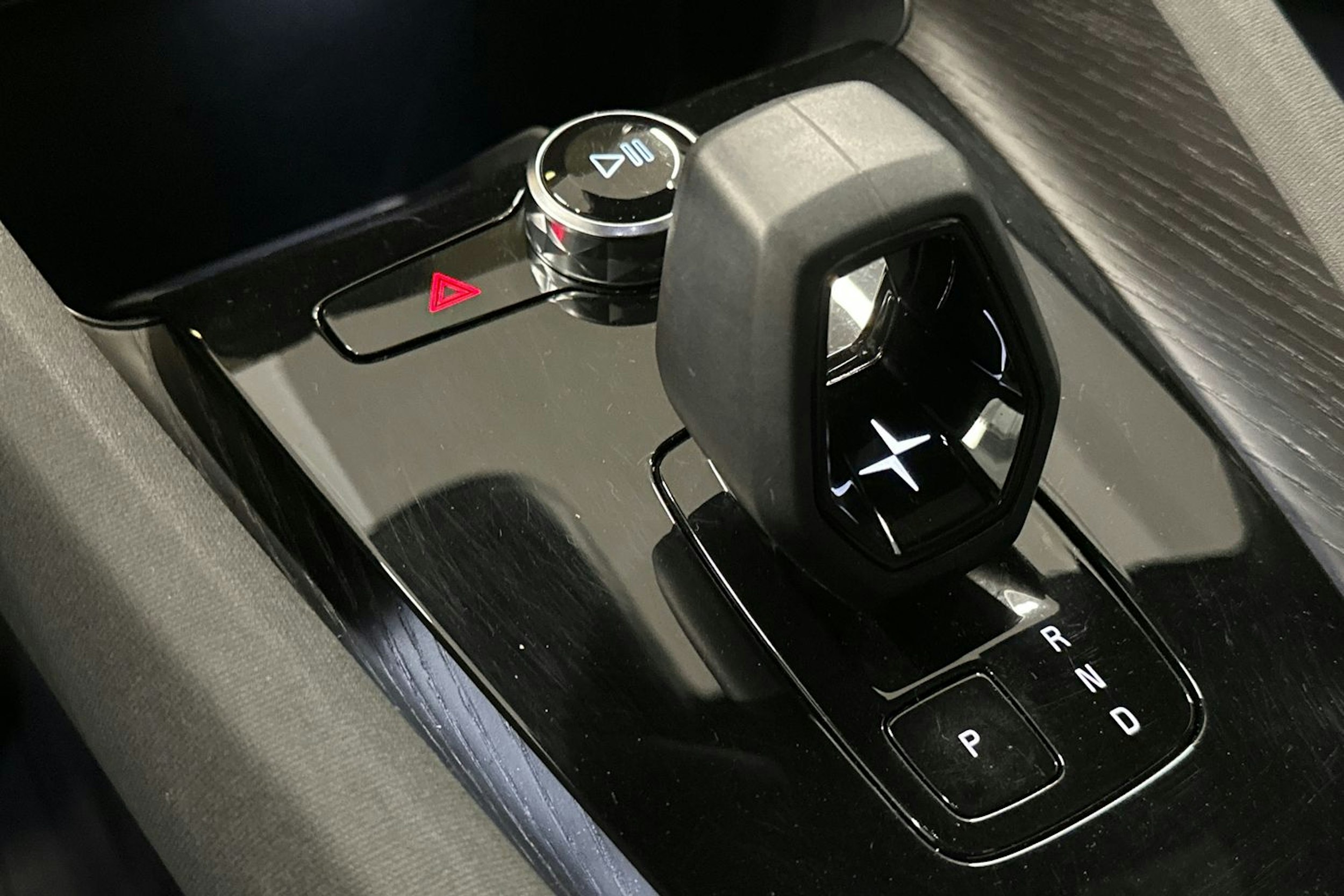 harmaa Polestar 2 2022 kuva 23.