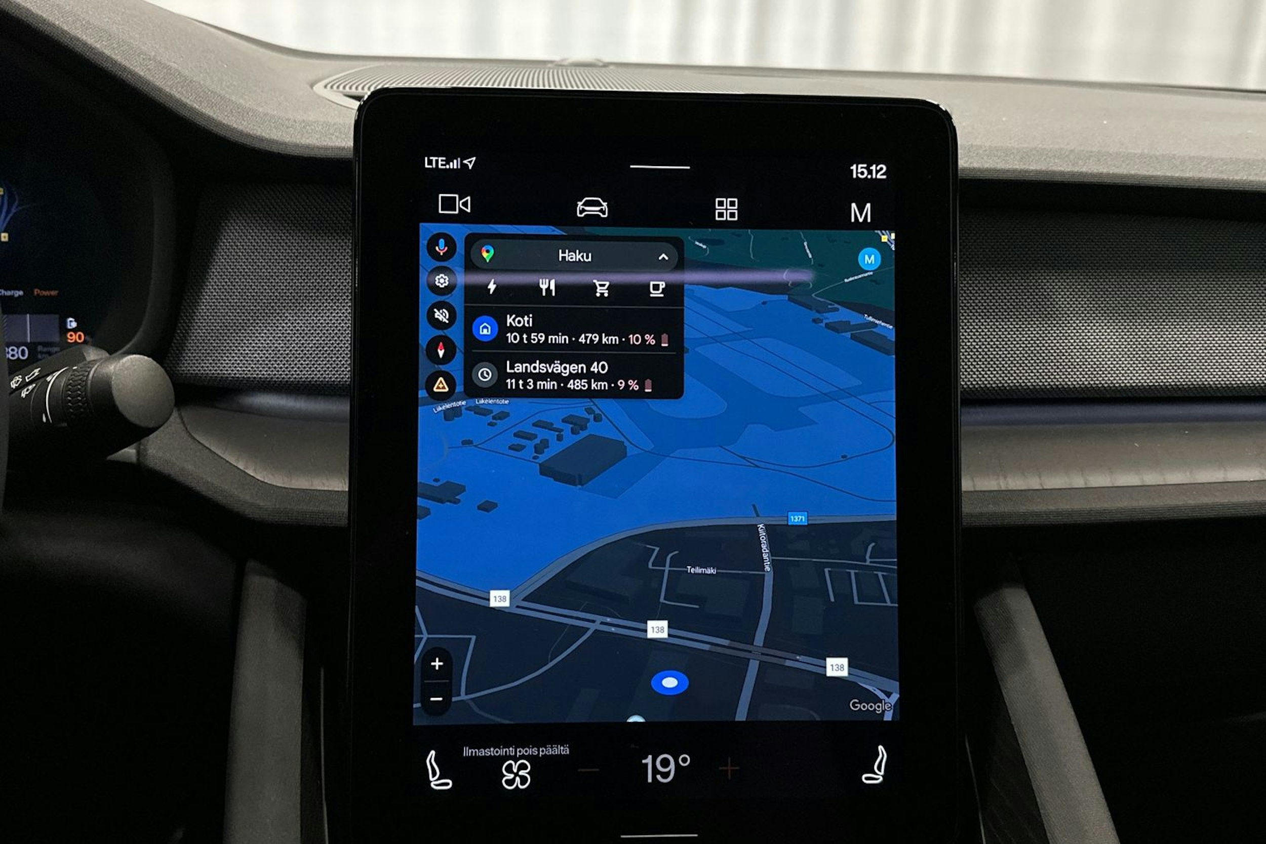 harmaa Polestar 2 2022 kuva 27.