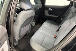 musta Polestar 2 2022 kuva 10.