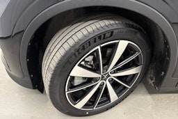 musta Polestar 2 2022 kuva 13.