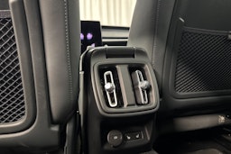 musta Polestar 2 2022 kuva 15.