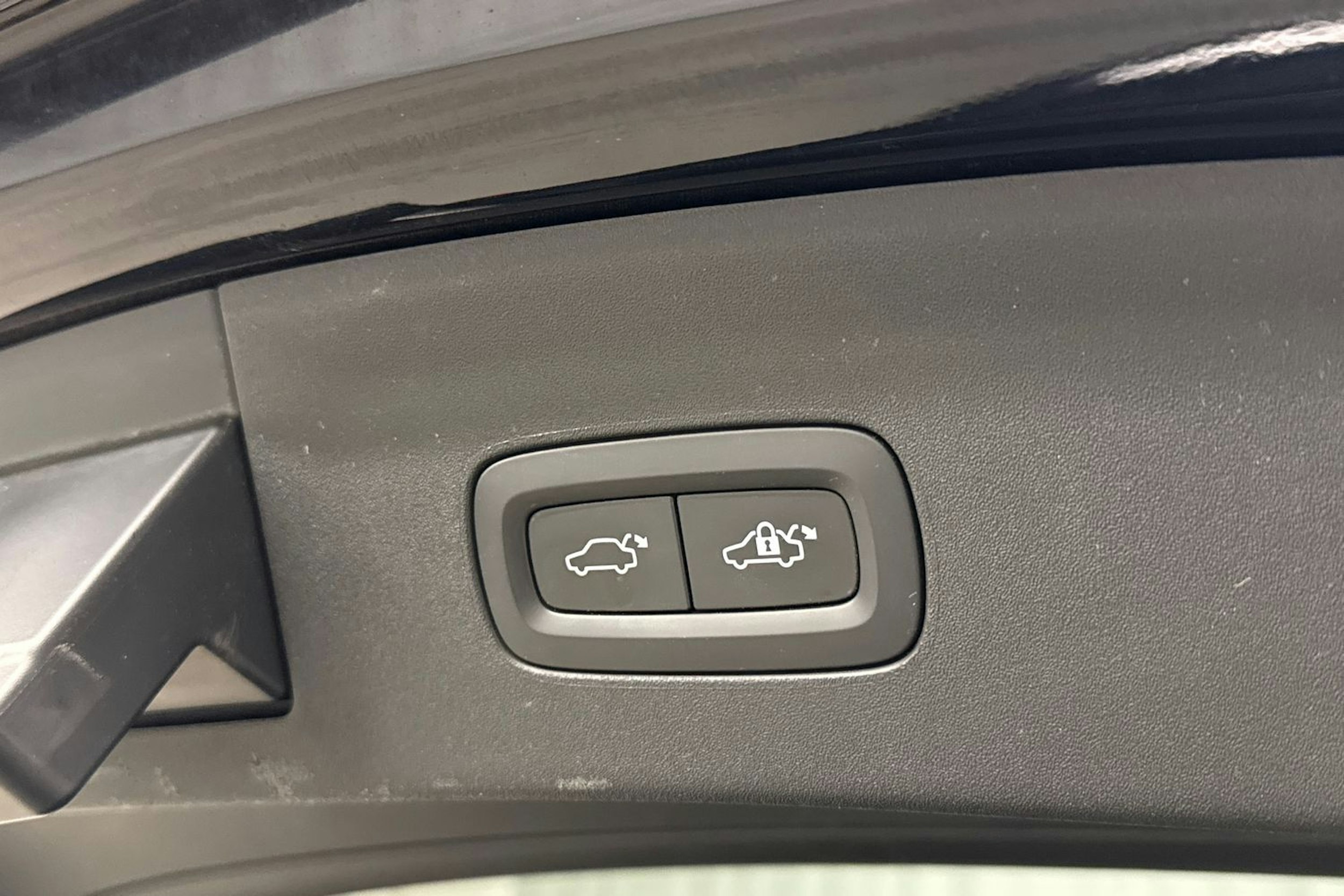 musta Polestar 2 2022 kuva 19.