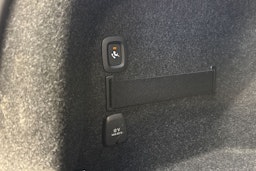 musta Polestar 2 2022 kuva 21.