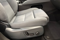 musta Polestar 2 2022 kuva 25.