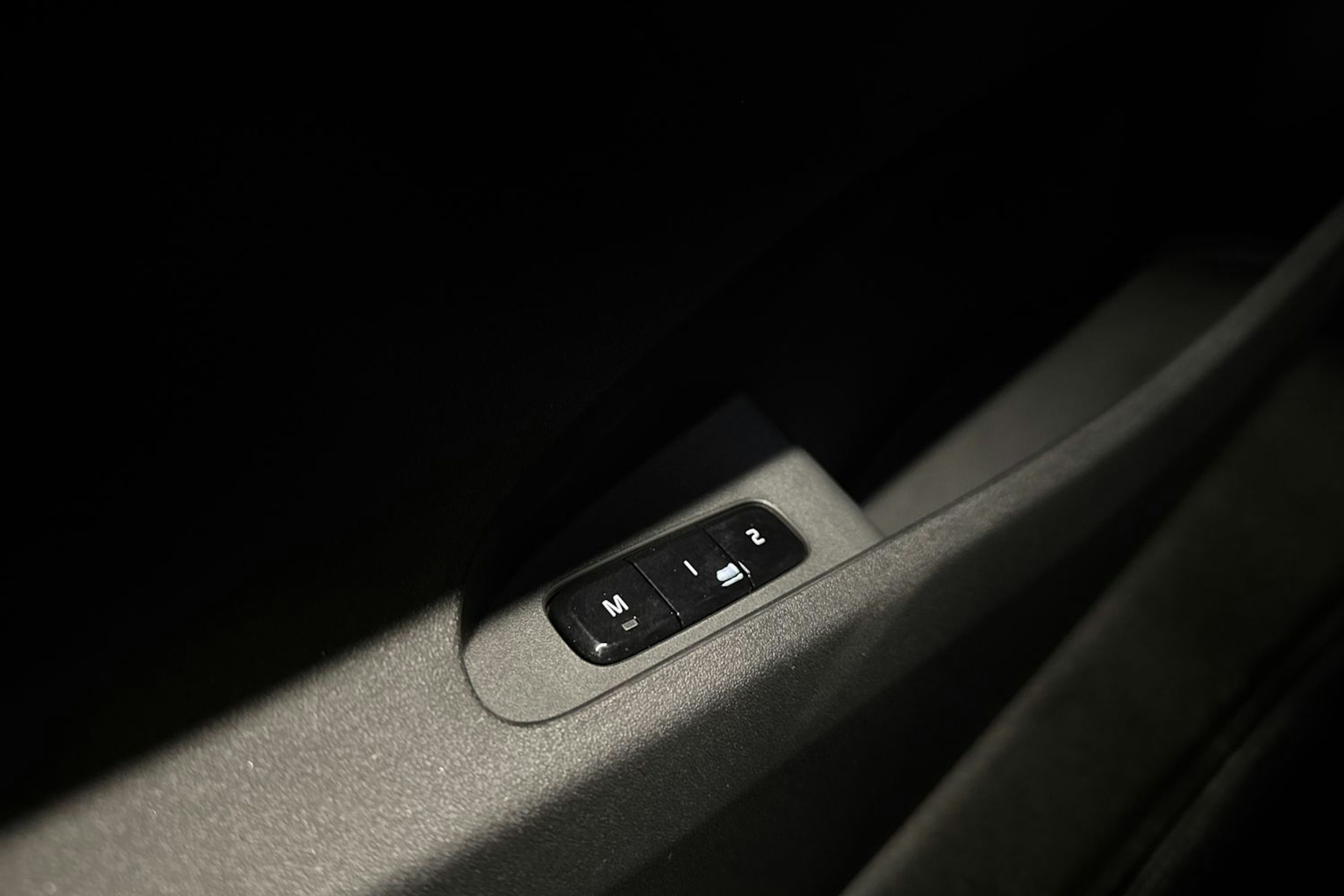 musta Polestar 2 2022 kuva 30.