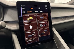 musta Polestar 2 2022 kuva 35.