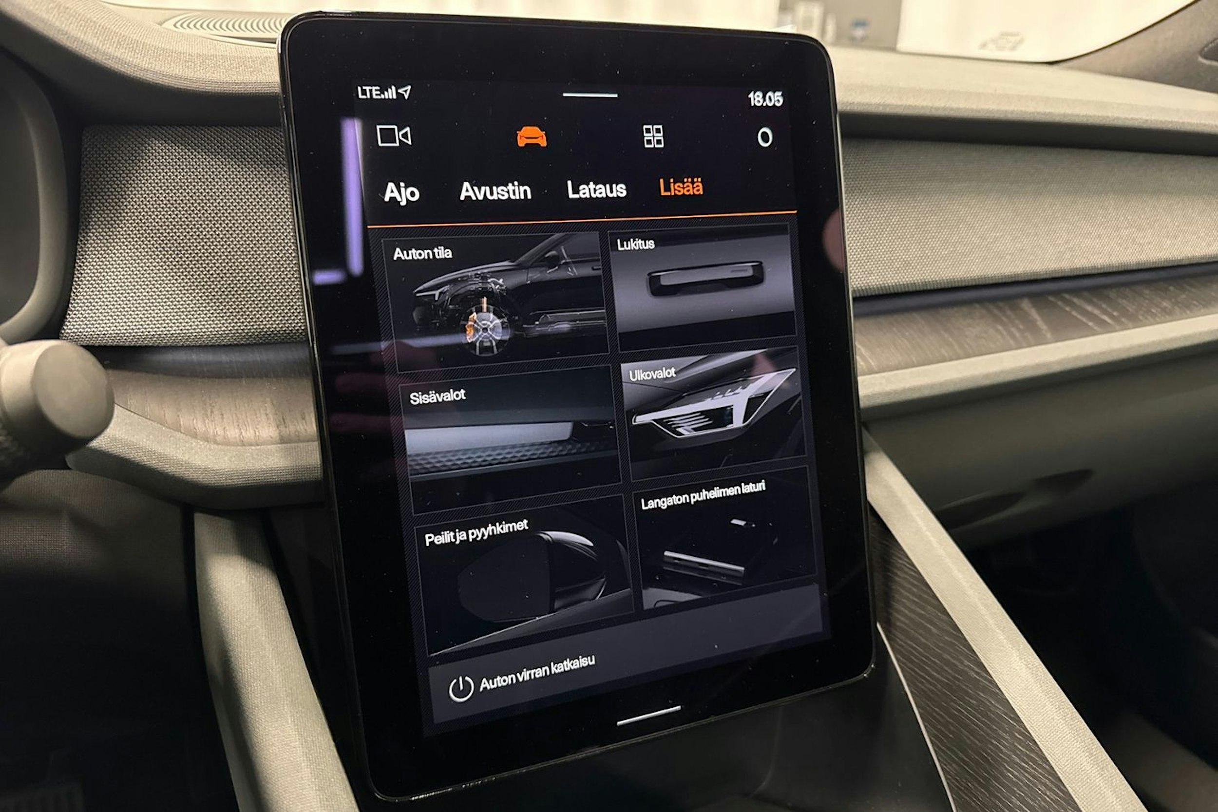 musta Polestar 2 2022 kuva 36.