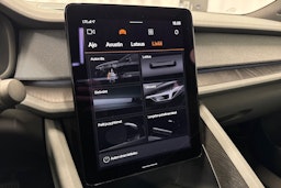 musta Polestar 2 2022 kuva 36.