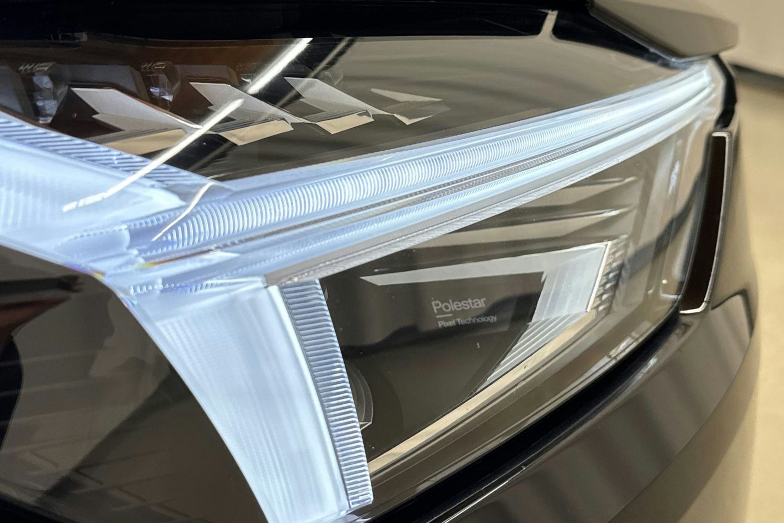 musta Polestar 2 2022 kuva 40.