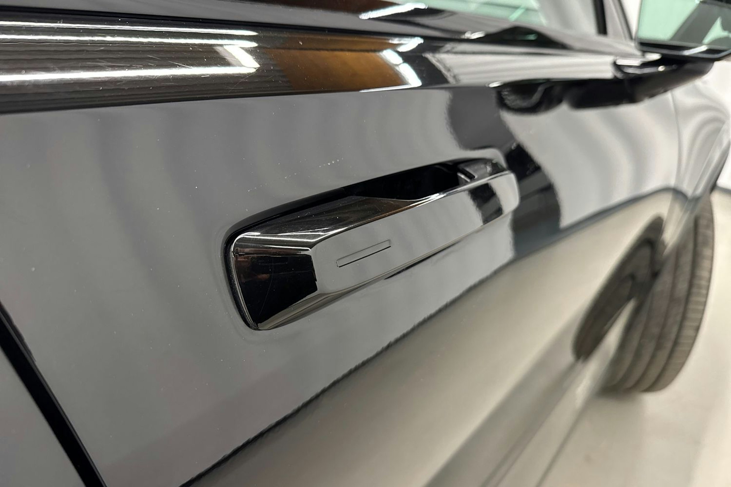 musta Polestar 2 2022 kuva 41.